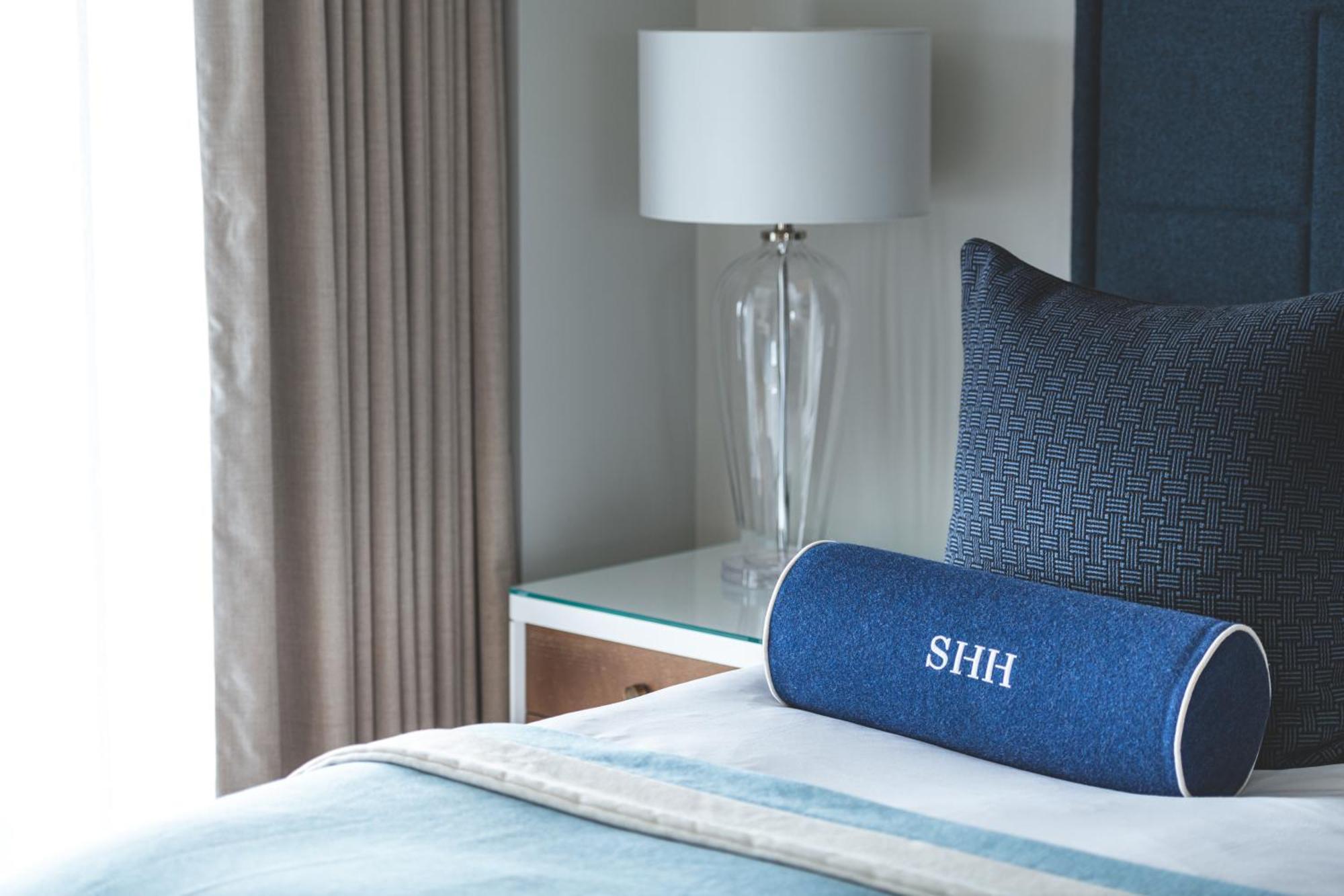 Harbour Hotel & Spa Southampton Rom bilde A bolster pillow