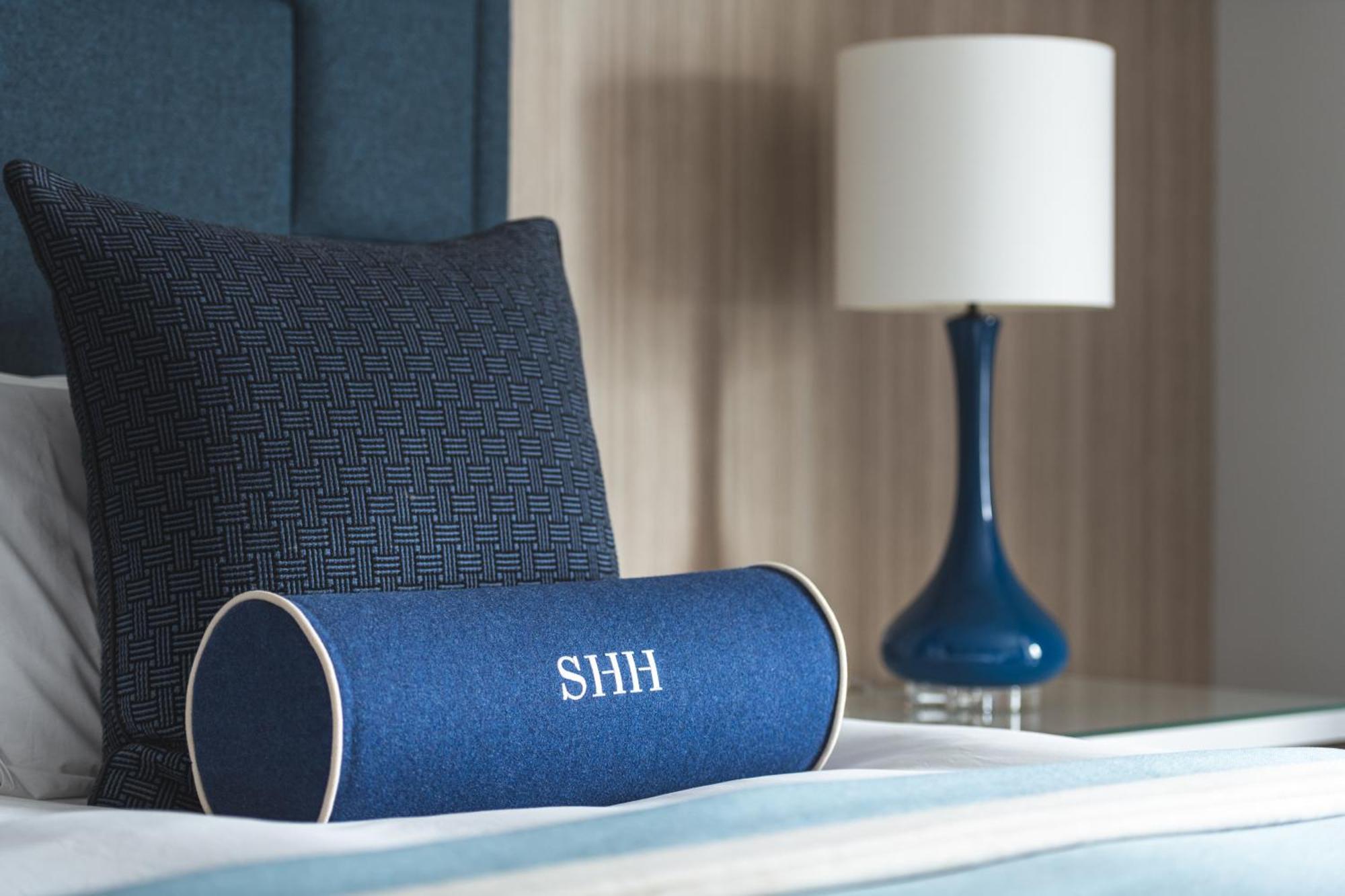 Harbour Hotel & Spa Southampton Eksteriør bilde A bolster pillow