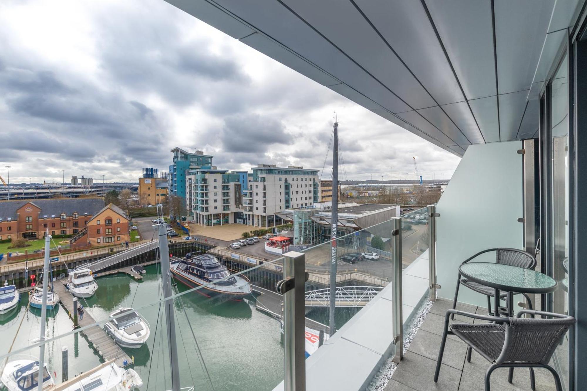 Harbour Hotel & Spa Southampton Rom bilde View from a balcony at The Beacon